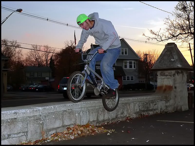 http://i47.photobucket.com/albums/f151/SpeedingHatch/bmx.jpg