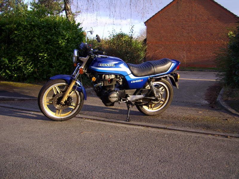 Honda cb400 super dream