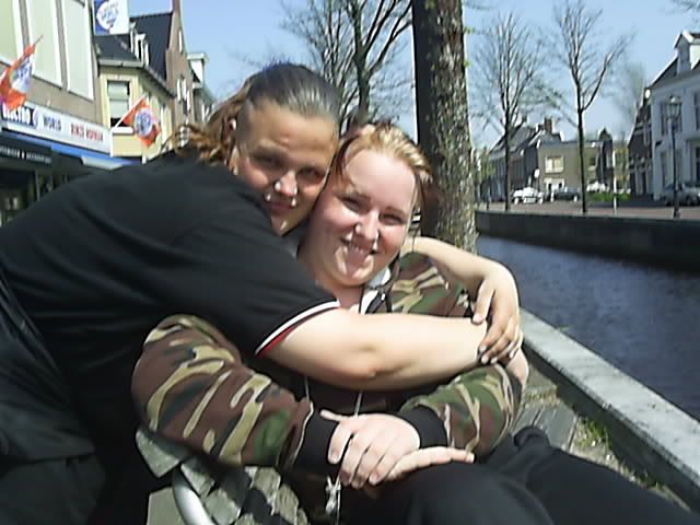 [img width=400]http://i47.photobucket.com/albums/f157/partyfoto/2fastforthequeen/SUC50098.jpg[/img]