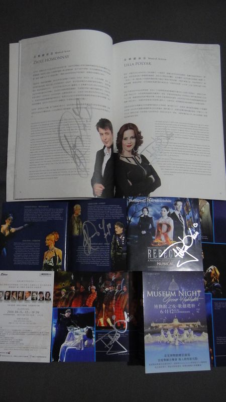 http://i47.photobucket.com/albums/f159/raoulhsu/autography/DSC02902_zpshl5vr6vv.jpg