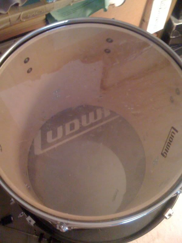 http://i47.photobucket.com/albums/f164/Stiky122/DrumSet005.jpg