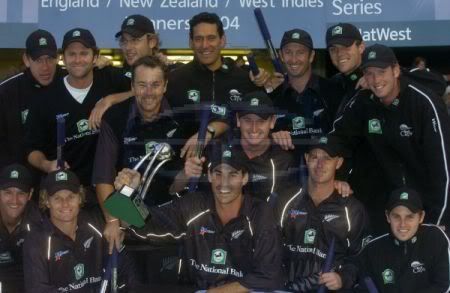 New-Zealand-team-Natwest-Series-trophy