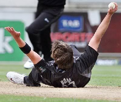 shane bond gets the catch