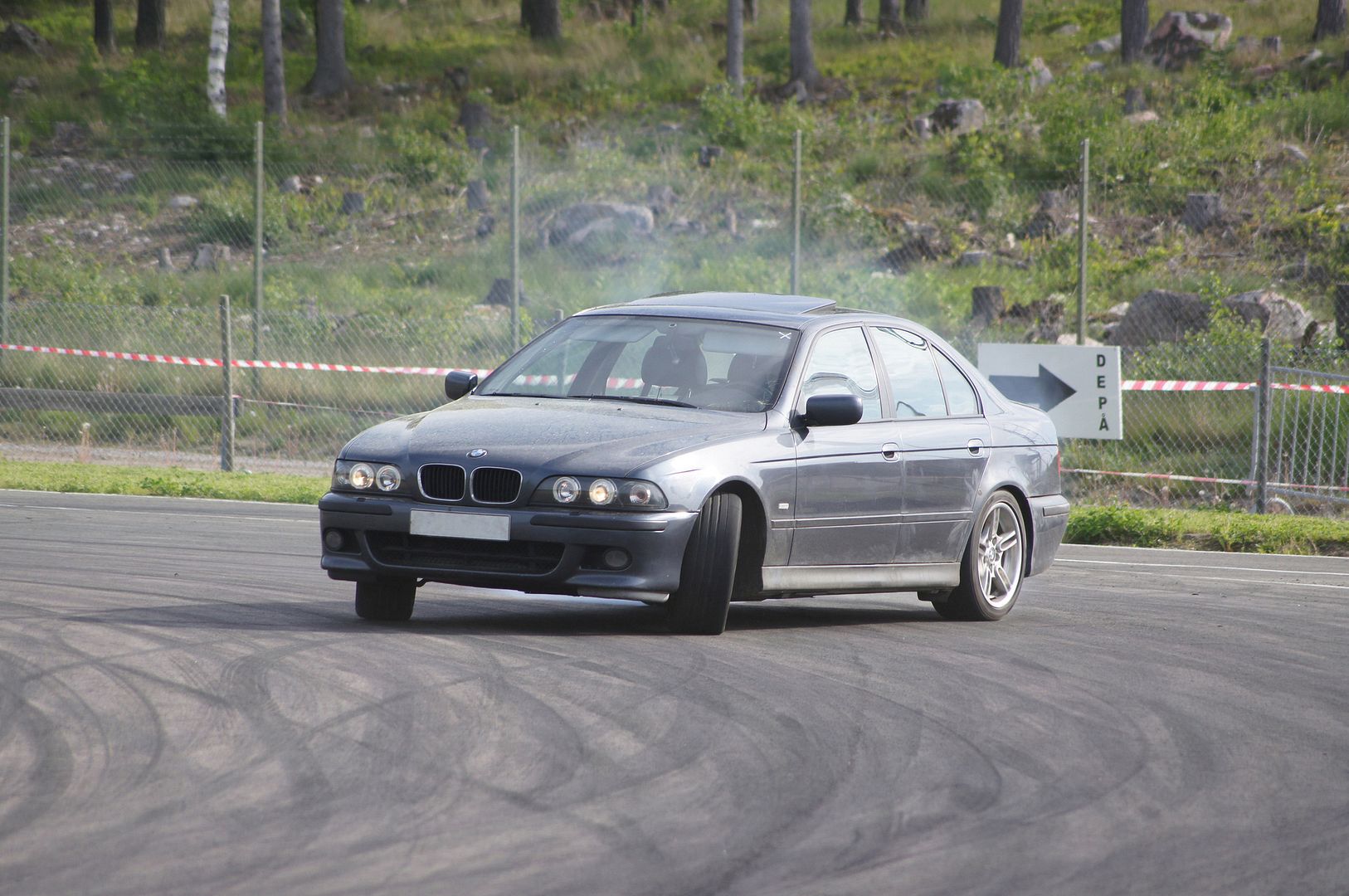 http://i47.photobucket.com/albums/f173/Grumpy_SWE/Bimmers%20Of%20Sweden%202012/DSC02675.jpg