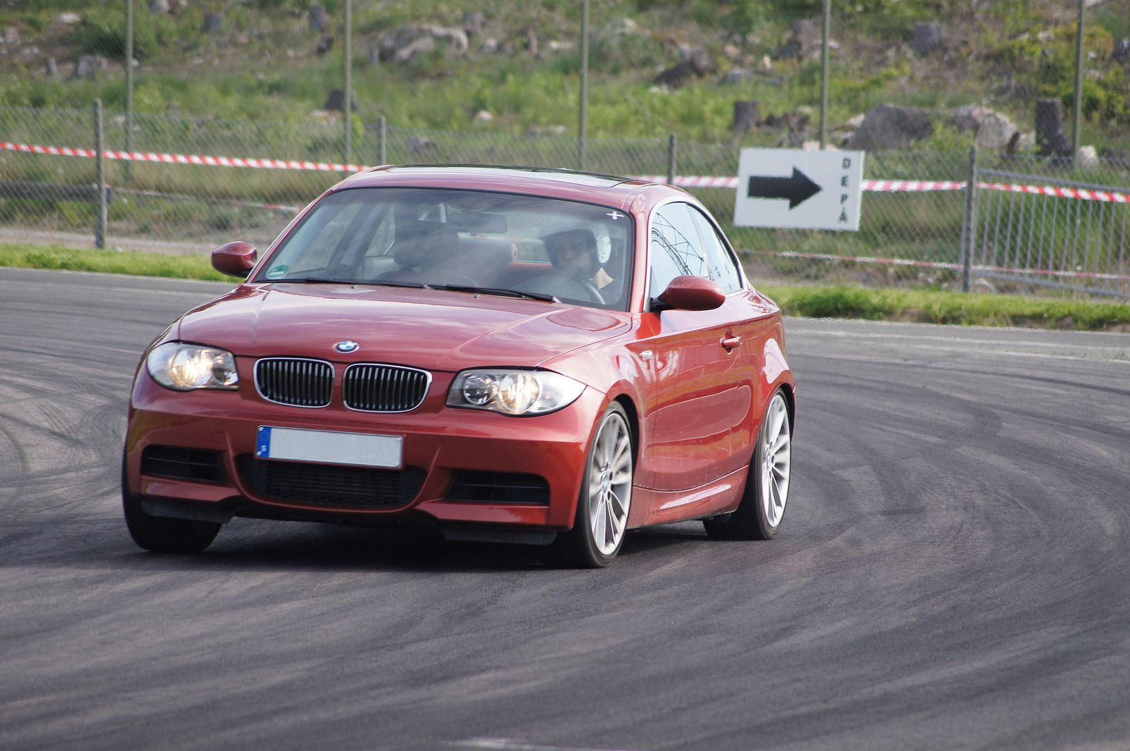 http://i47.photobucket.com/albums/f173/Grumpy_SWE/Bimmers%20Of%20Sweden%202012/DSC02690.jpg