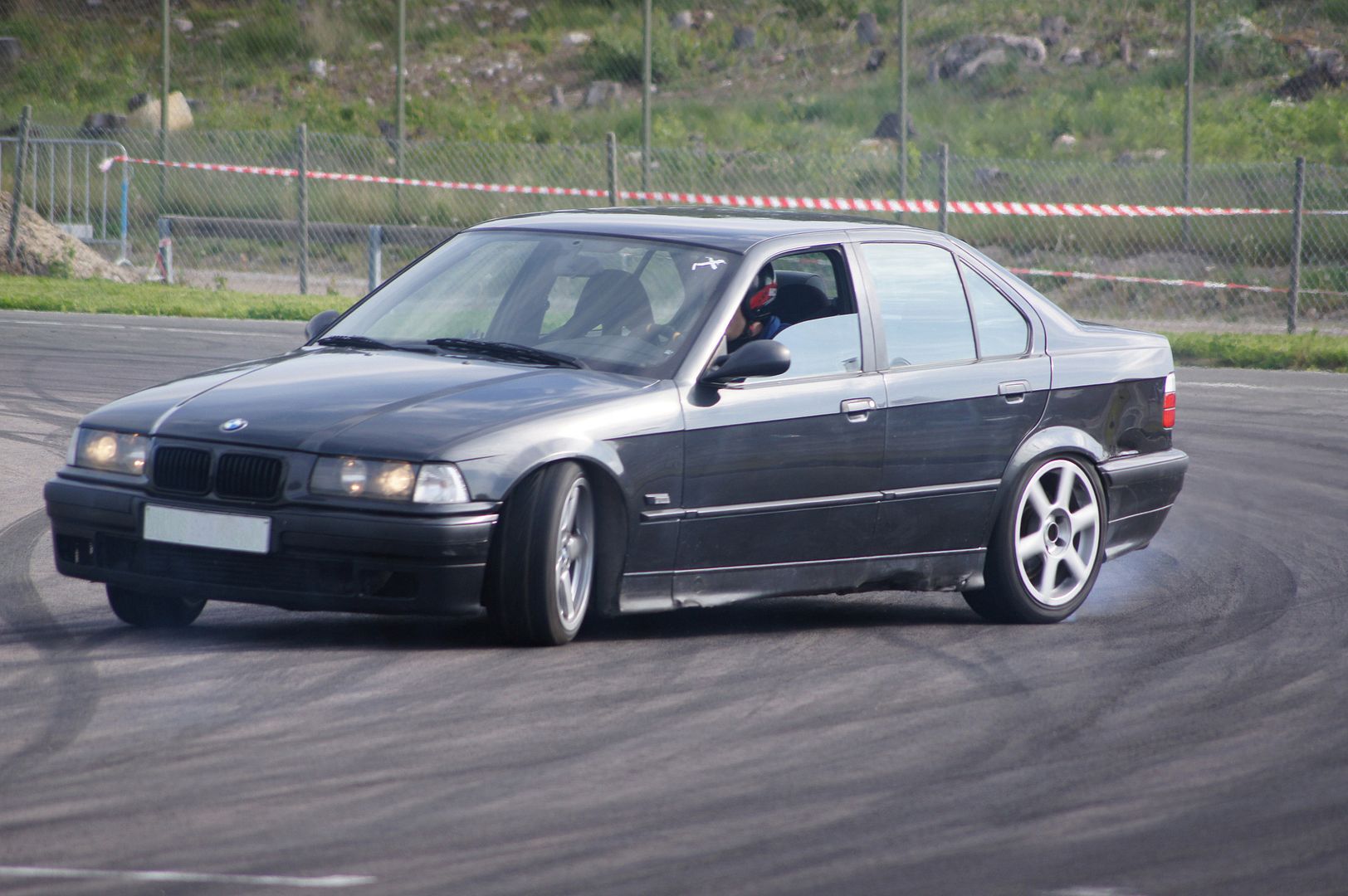 http://i47.photobucket.com/albums/f173/Grumpy_SWE/Bimmers%20Of%20Sweden%202012/DSC02691.jpg