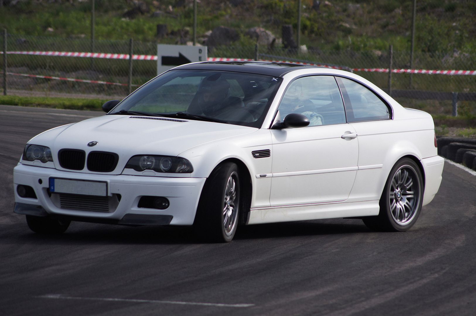http://i47.photobucket.com/albums/f173/Grumpy_SWE/Bimmers%20Of%20Sweden%202012/DSC02692.jpg