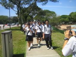 Walking to Buona Vista MRT station...