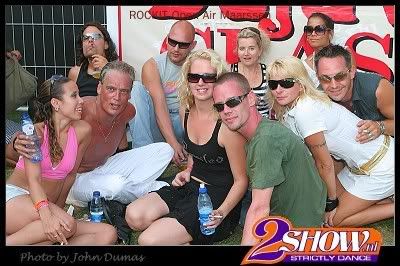 [img width=400 height=266]http://i47.photobucket.com/albums/f187/Partyspacer/Rockit.jpg[/img]