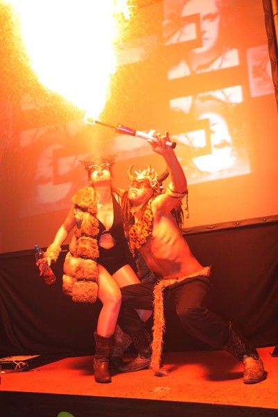 [img width=401 height=600]http://i47.photobucket.com/albums/f187/Partyspacer/vuurtje.jpg[/img]