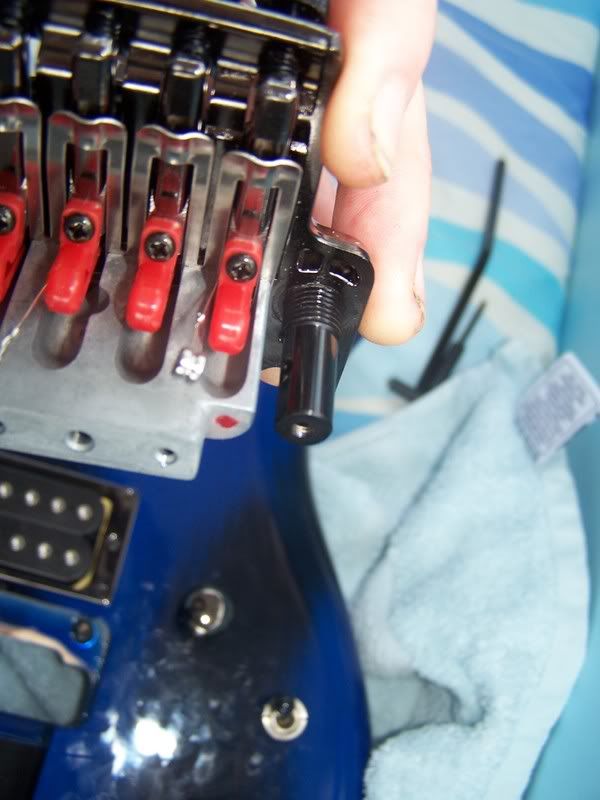 Replacement of your trem arm "tutorial" with pictures Page 5 Jemsite