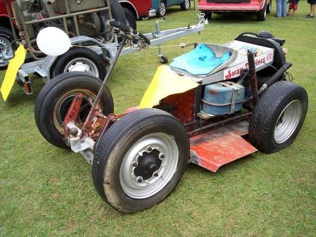 http://i47.photobucket.com/albums/f200/myran13/mower1.jpg