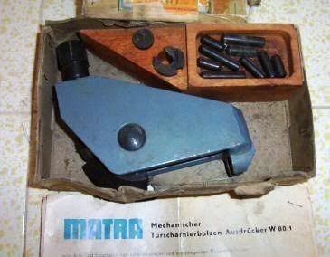 http://i47.photobucket.com/albums/f200/myran13/tools/hinge_pin_tool.jpg http://i47.photobucket.com/albums/f200/myran13/tools/hinge_pin_tool.jpg