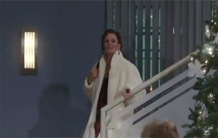 th_GHLucyWaving12212012.gif?t=1356141810